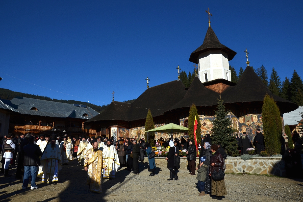 IPS Mitropolit Teofan, prezent la hramul Mănăstirii Petru Vodă IPS Mitropolit Teofan, prezent la hramul Mănăstirii Petru Vodă