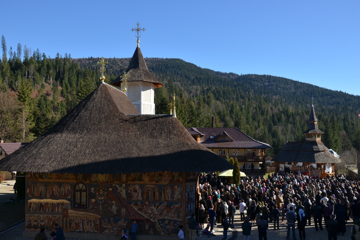 IPS Mitropolit Teofan, prezent la hramul Mănăstirii Petru Vodă IPS Mitropolit Teofan, prezent la hramul Mănăstirii Petru Vodă