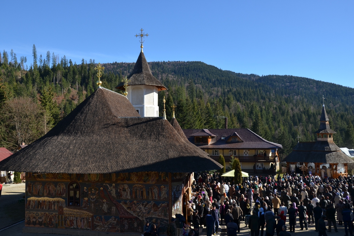 IPS Mitropolit Teofan, prezent la hramul Mănăstirii Petru Vodă IPS Mitropolit Teofan, prezent la hramul Mănăstirii Petru Vodă