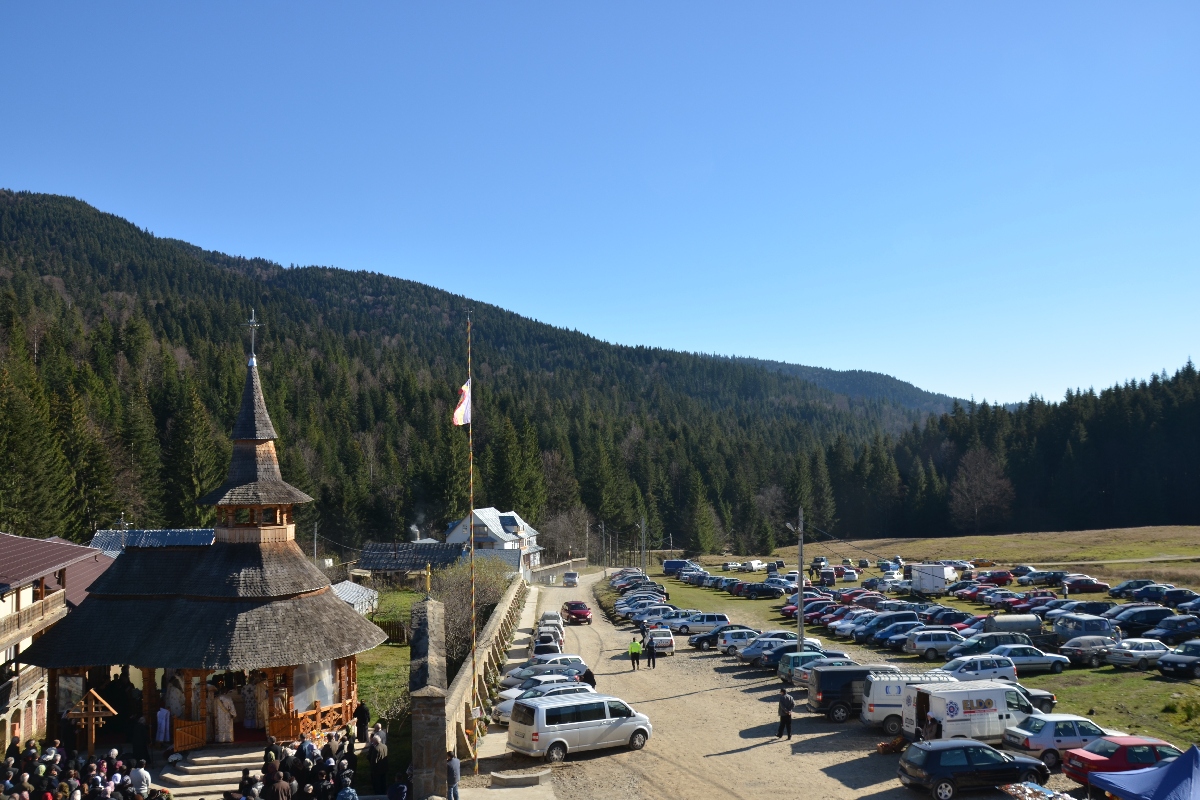 IPS Mitropolit Teofan, prezent la hramul Mănăstirii Petru Vodă IPS Mitropolit Teofan, prezent la hramul Mănăstirii Petru Vodă