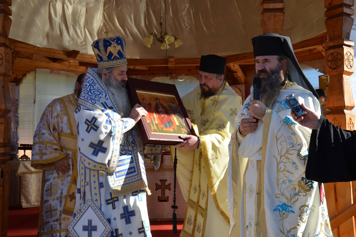 IPS Mitropolit Teofan, prezent la hramul Mănăstirii Petru Vodă IPS Mitropolit Teofan, prezent la hramul Mănăstirii Petru Vodă