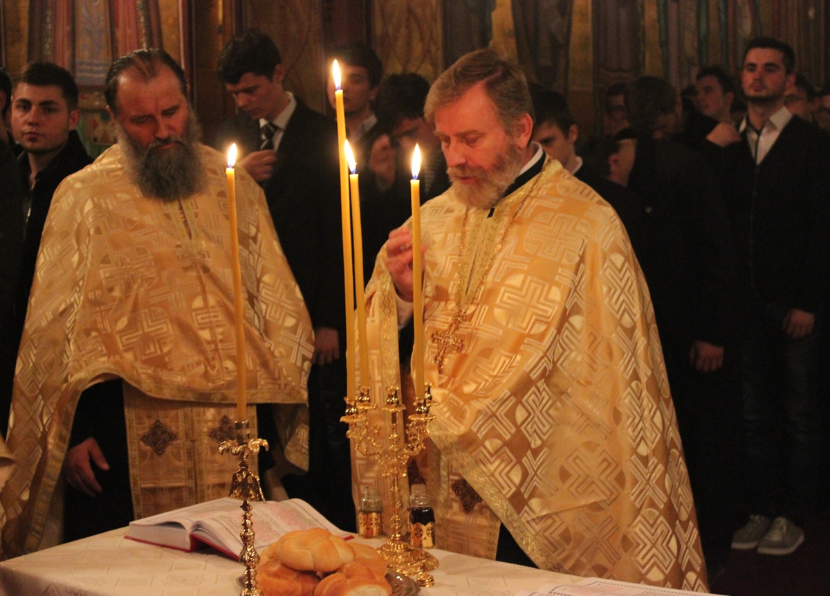Moment de sărbătoare la capela Facultăţii de Teologie Ortodoxă din Iaşi