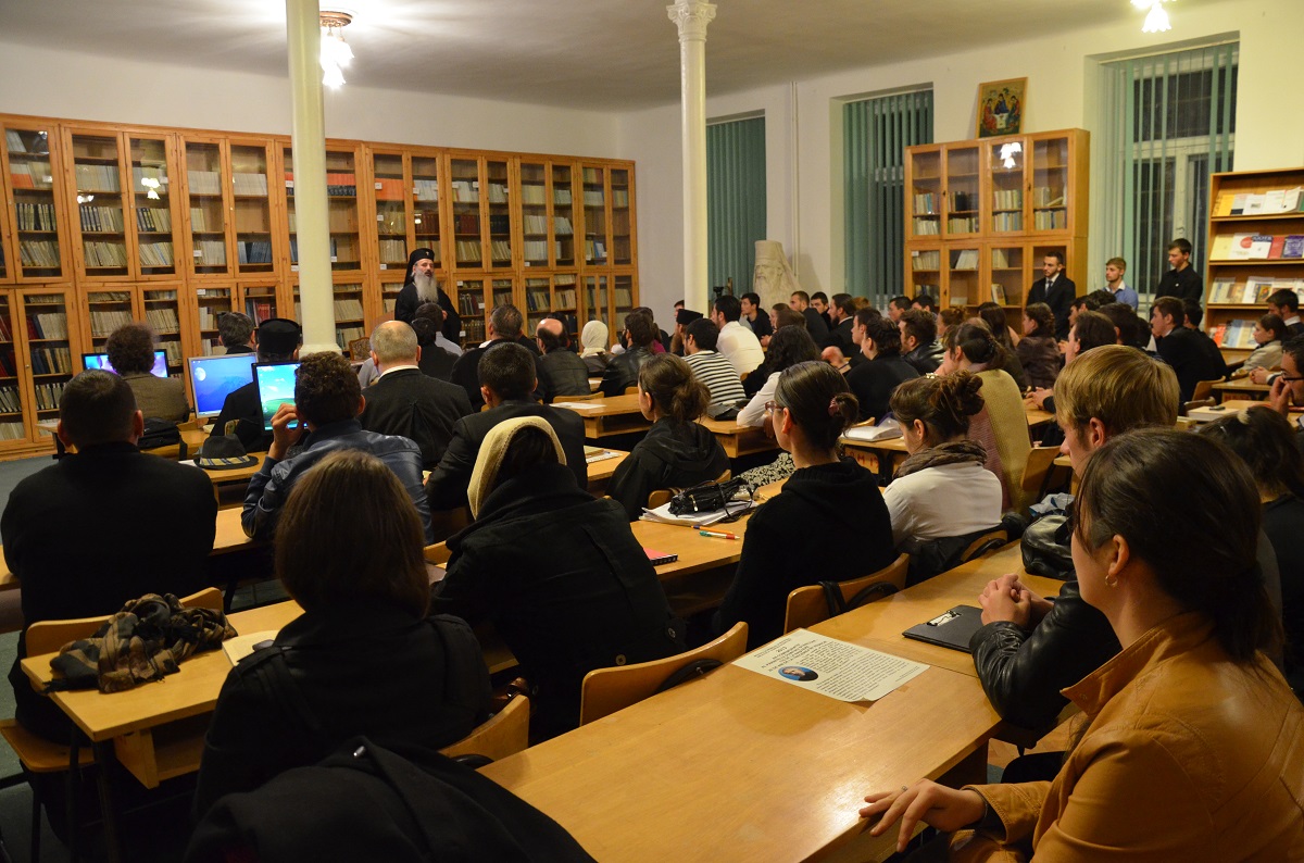 IPS Mitropolit Teofan s-a întâlnit cu studenții Facultății de Teologie din Iași