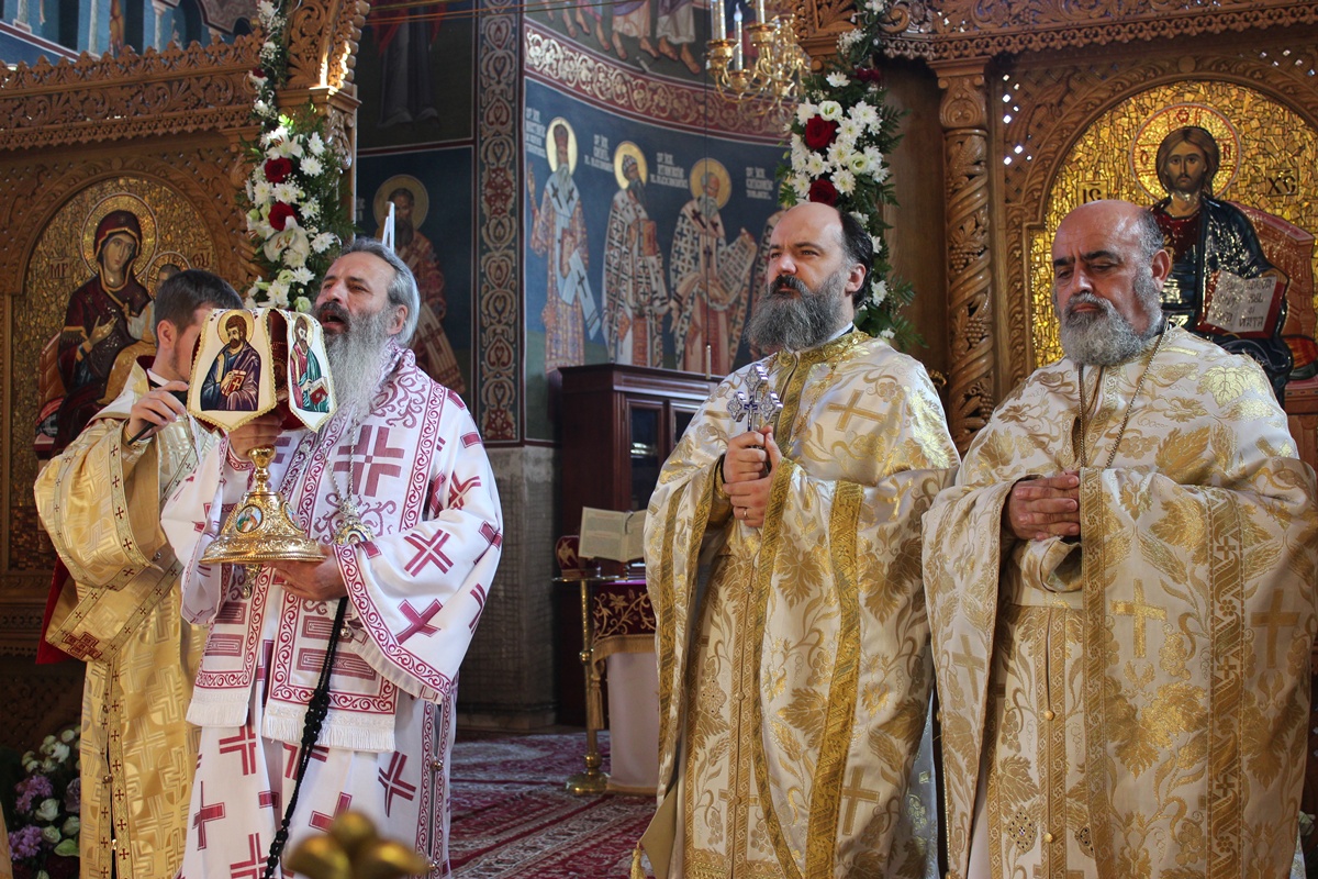 IPS Teofan: „Sfântul Ierarh Nectarie a devenit puternic prin suferinţă”