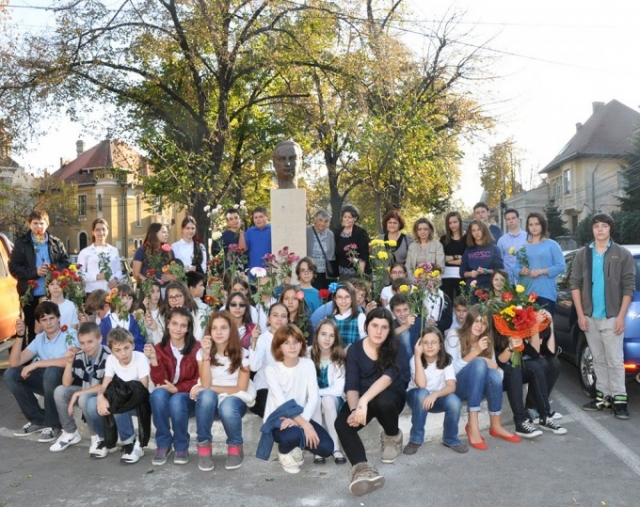 Mircea Vulcănescu, omagiat de elevii Şcolii „Anastasia Popescu” din Bucureşti