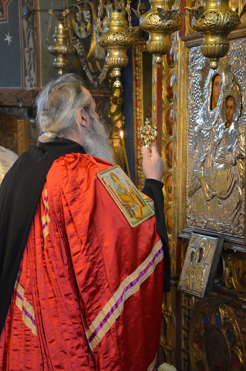 Sfântă Liturghie arhierească și sfințire de casă-praznicar, la parohia Ruseni 1