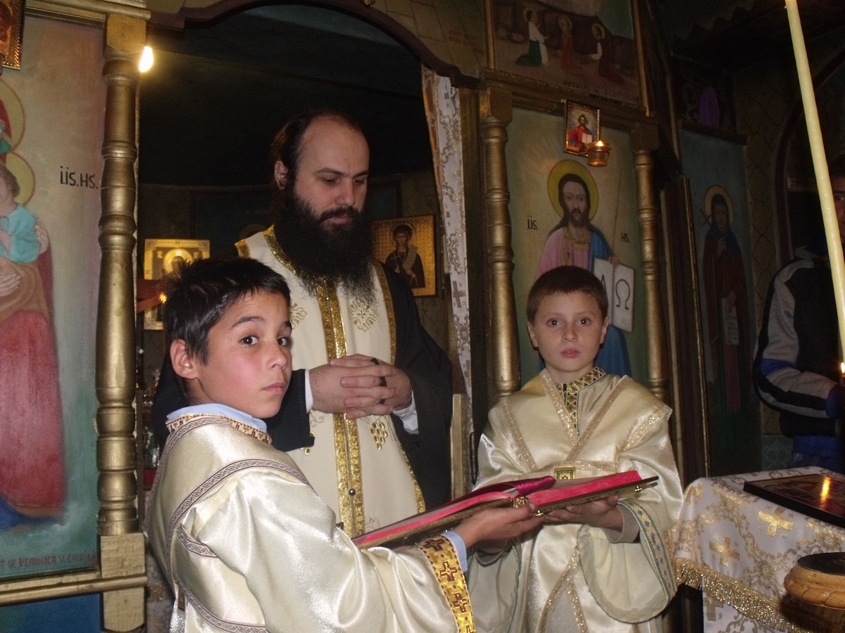 Activitate misionară a studenților de la Colegiul „Sfântul Nicolae”, în parohia Stânca-Roznovanu