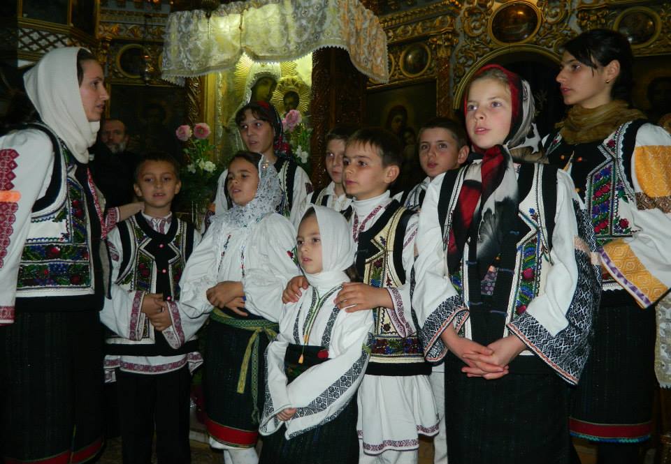 Sfântul Maslu oficiat de 16 preoţi la parohia Bodeşti