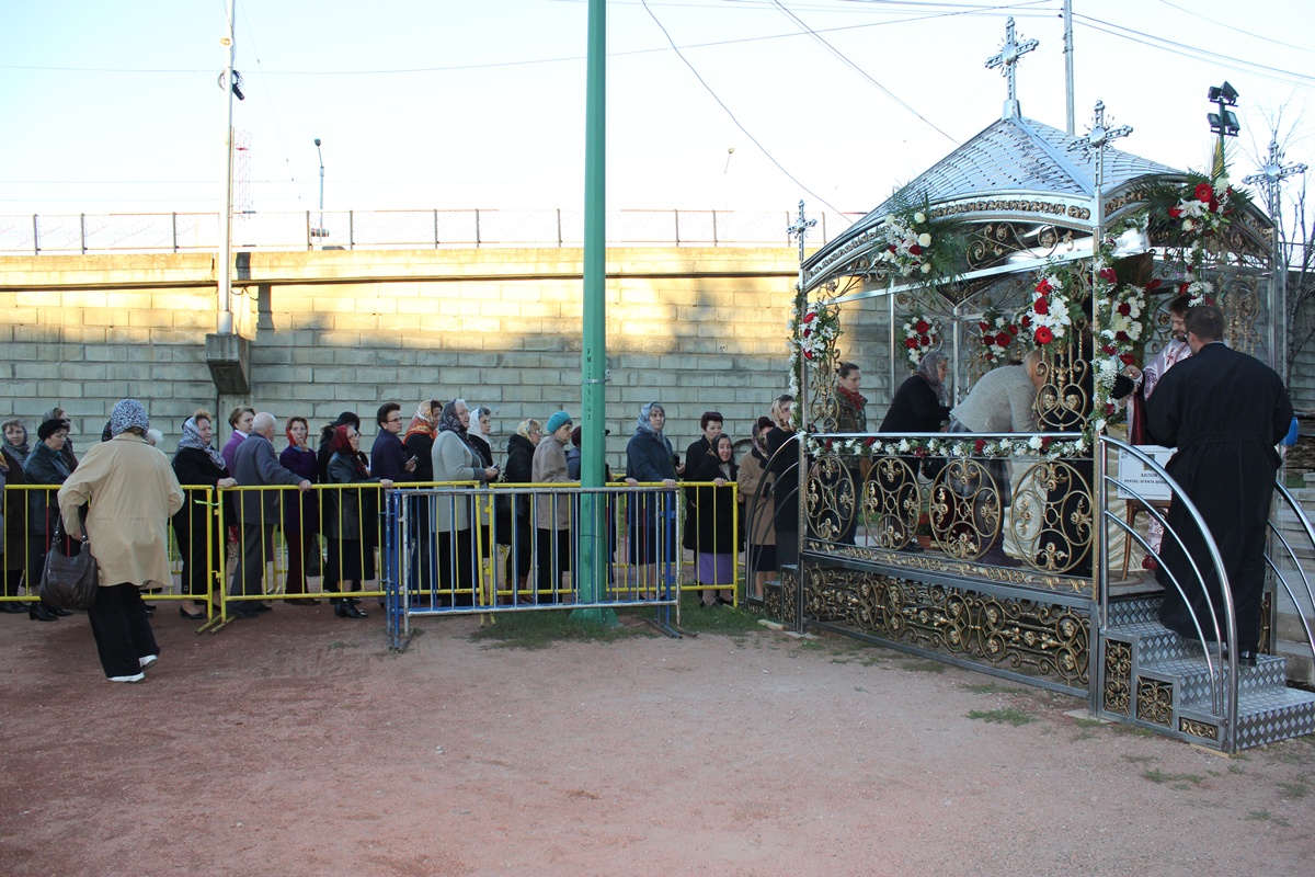 Sfântul Nectarie – Sărbătoarea bucuriei şi a comuniunii duhovniceşti