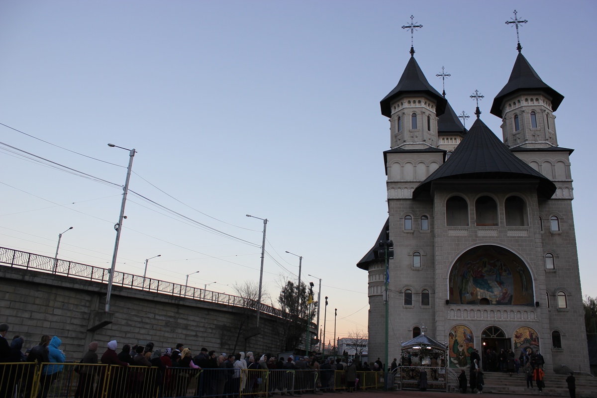 Sfântul Nectarie – Sărbătoarea bucuriei şi a comuniunii duhovniceşti