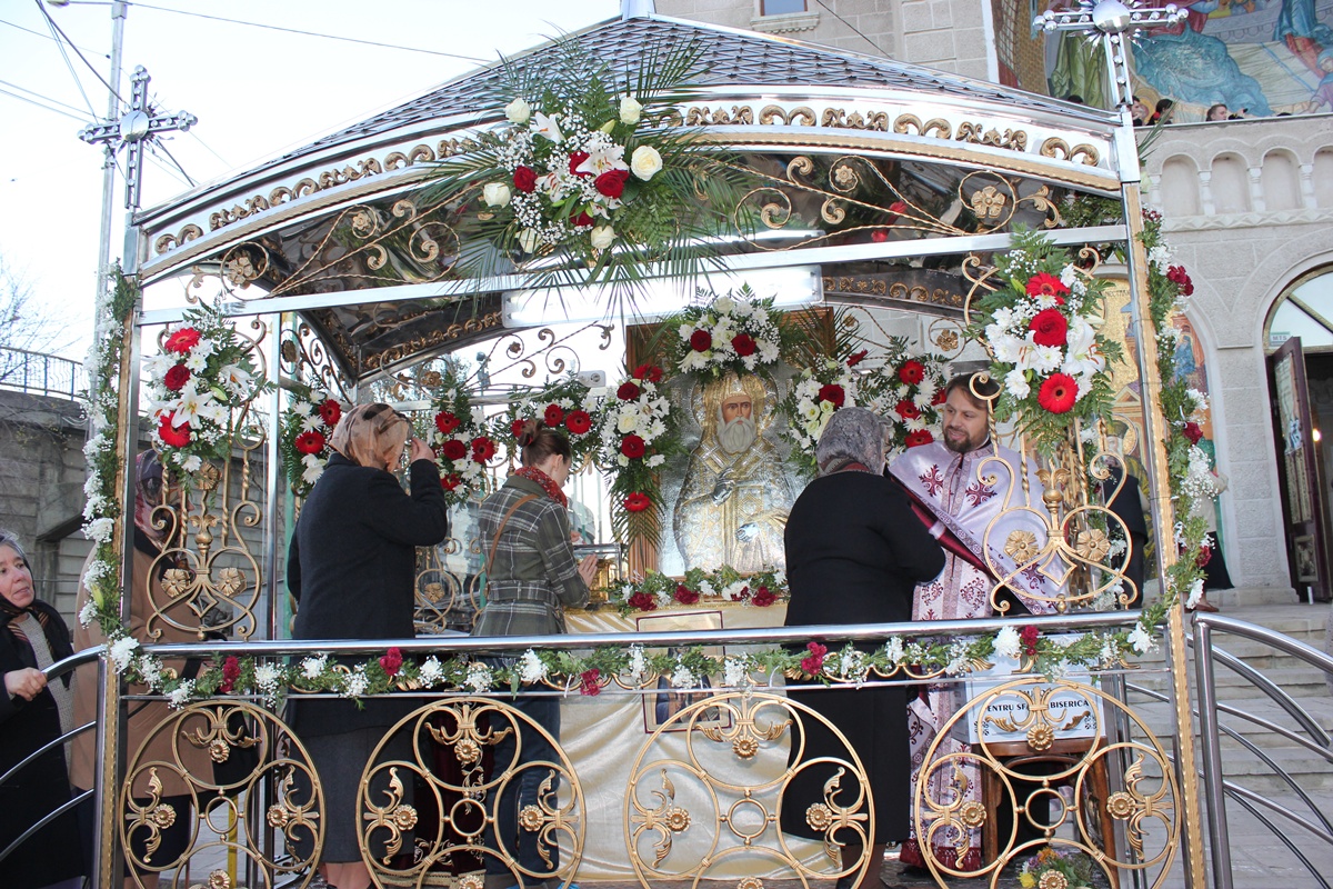 Sfântul Nectarie – Sărbătoarea bucuriei şi a comuniunii duhovniceşti