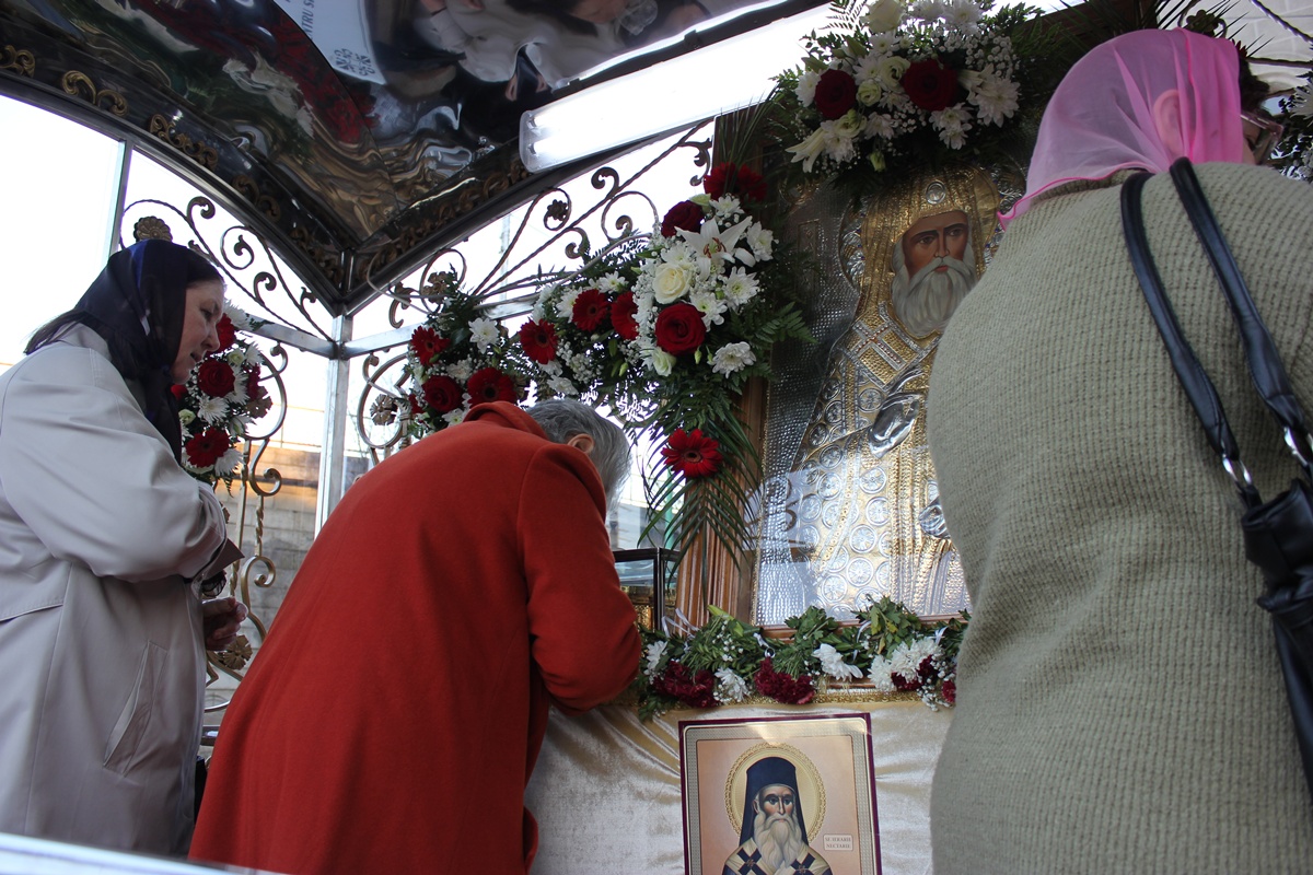 Sfântul Nectarie – Sărbătoarea bucuriei şi a comuniunii duhovniceşti