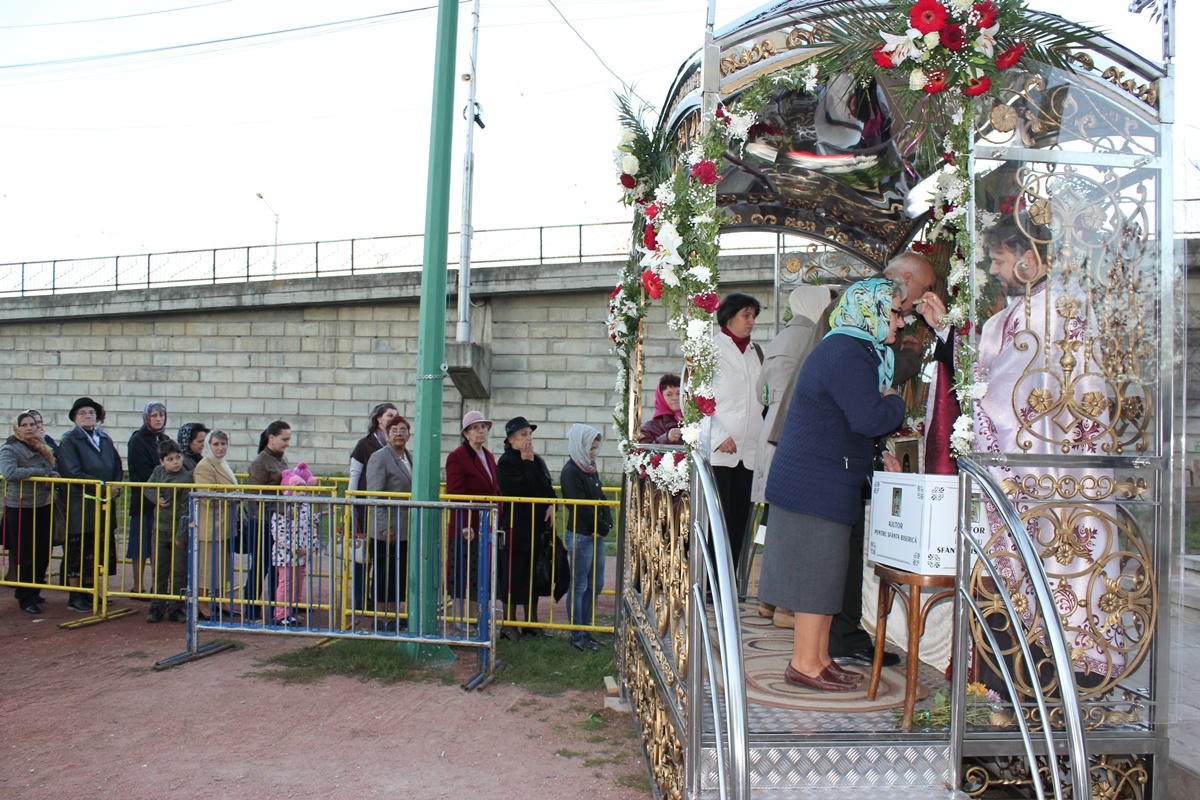 Sfântul Nectarie – Sărbătoarea bucuriei şi a comuniunii duhovniceşti