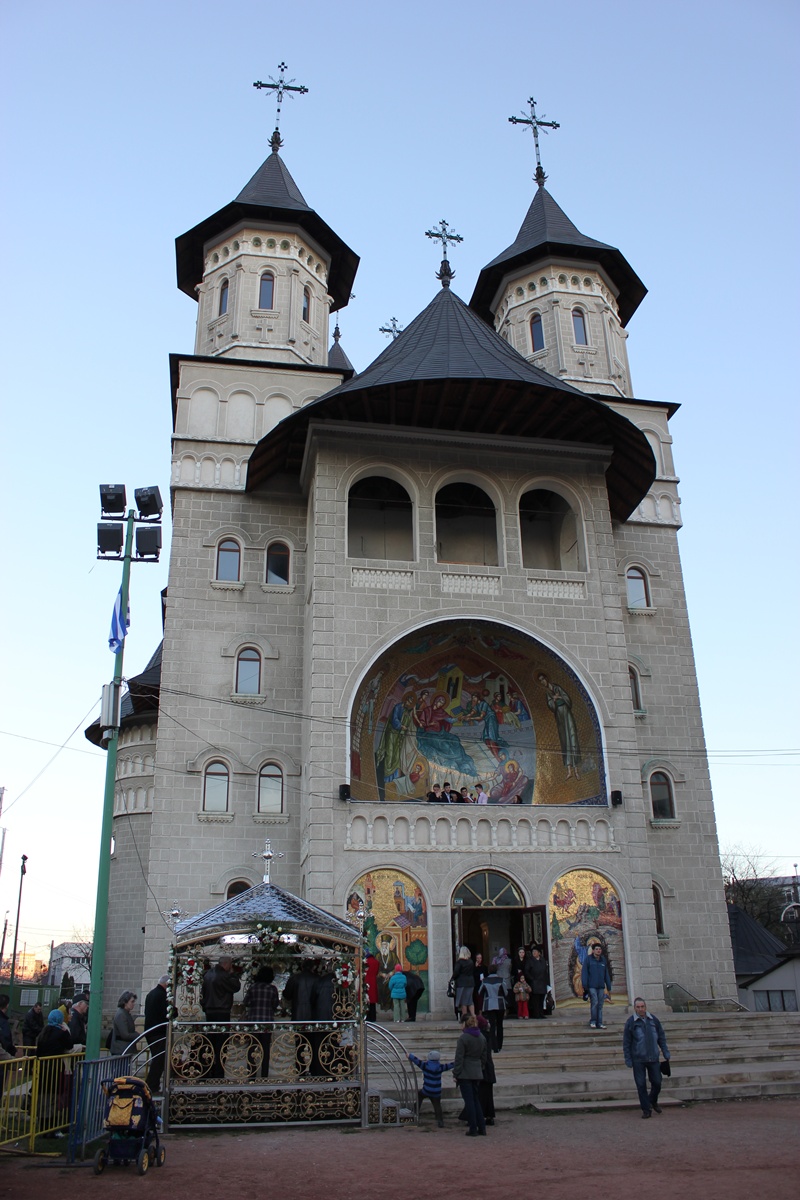 Sfântul Nectarie – Sărbătoarea bucuriei şi a comuniunii duhovniceşti