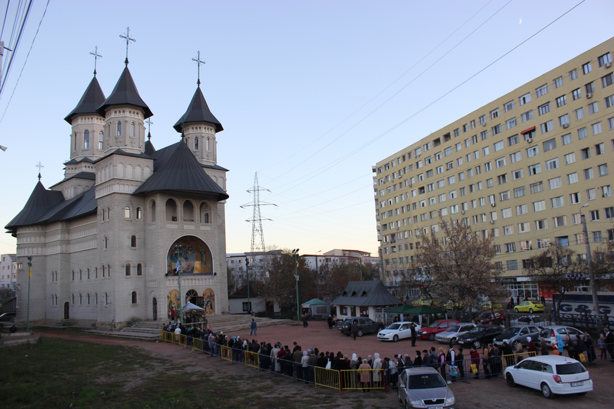 Sfântul Nectarie – Sărbătoarea bucuriei şi a comuniunii duhovniceşti