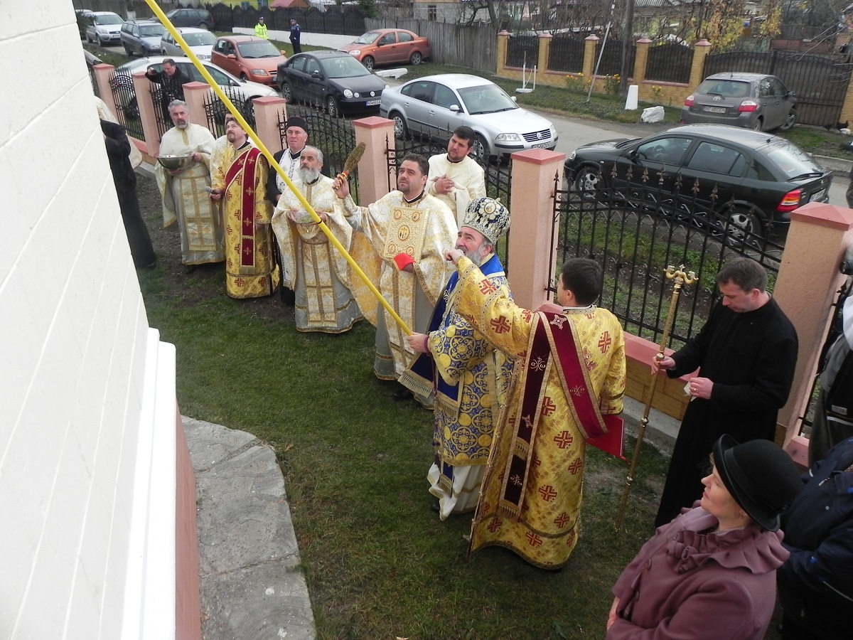 Biserica &quot;Sfântul Ioan Gură de Aur&quot; din Averești a fost resfinţită