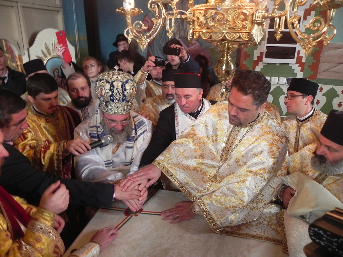 Biserica &quot;Sfântul Ioan Gură de Aur&quot; din Averești a fost resfinţită