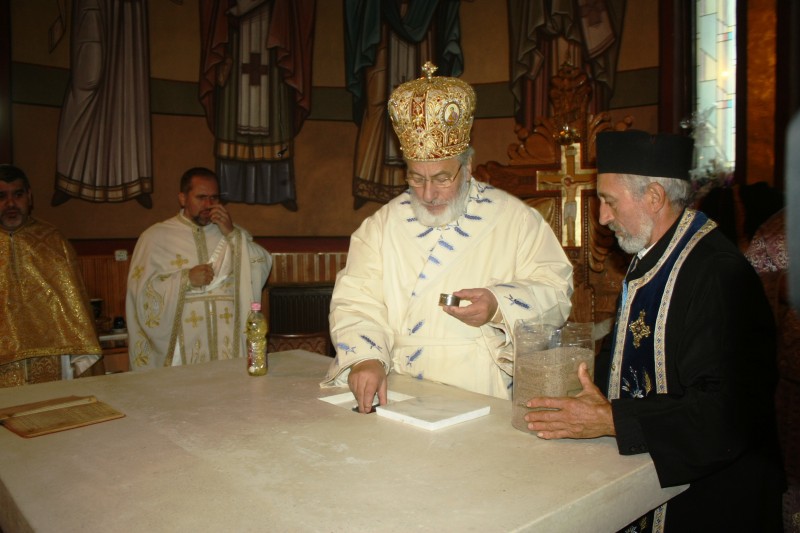 Sfințirea bisericii Parohiei „Sfintele Femei Mironosițe” din Pitești