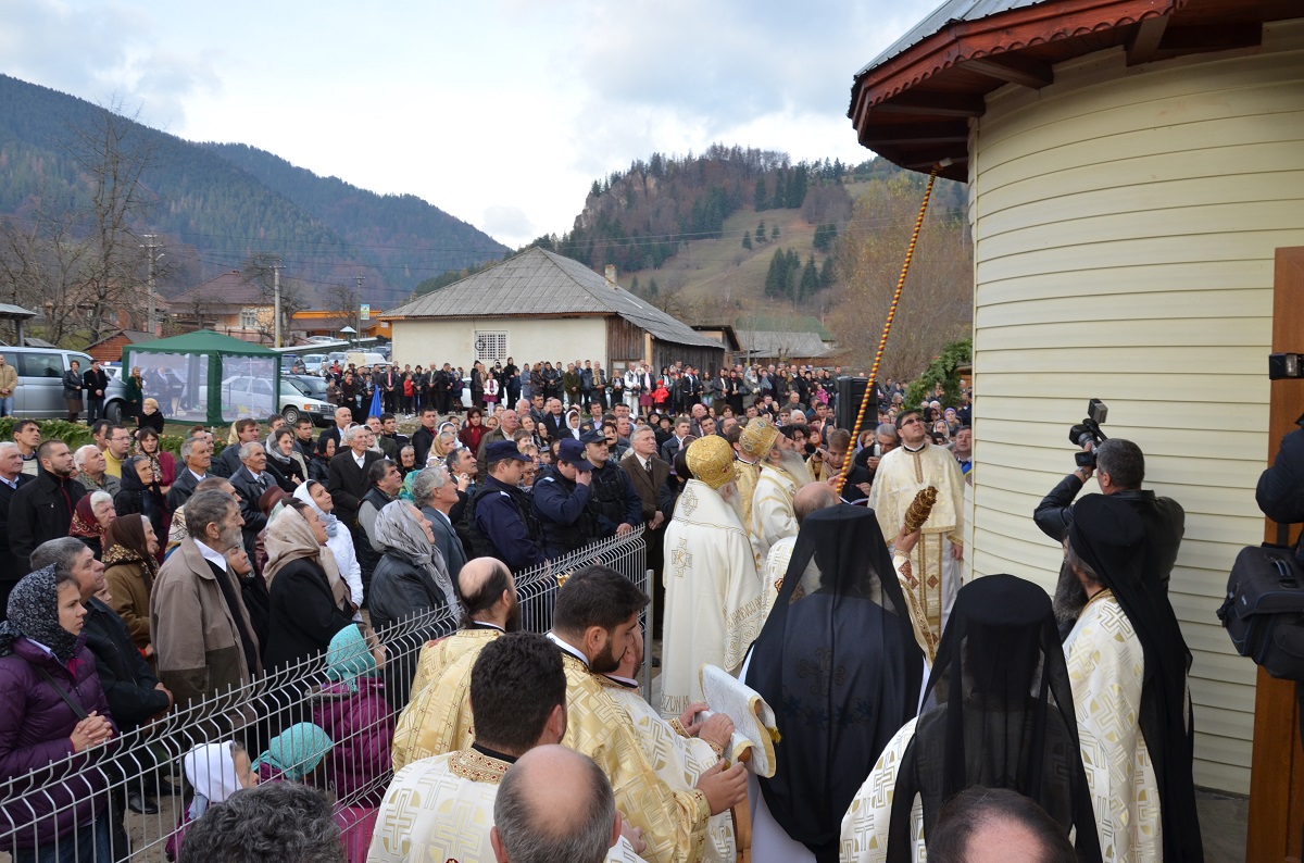 2 mitropoliți, la sfințirea bisericii din Toșorog