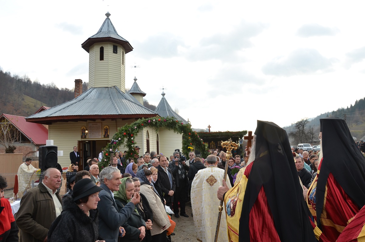 2 mitropoliți, la sfințirea bisericii din Toșorog