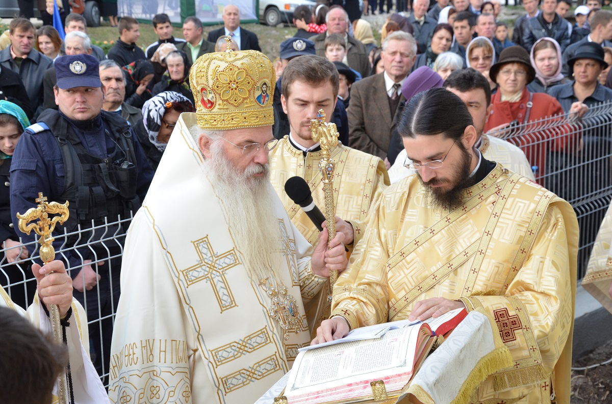 2 mitropoliți, la sfințirea bisericii din Toșorog