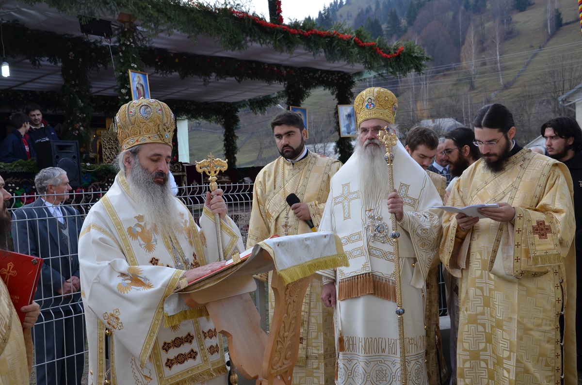 2 mitropoliți, la sfințirea bisericii din Toșorog