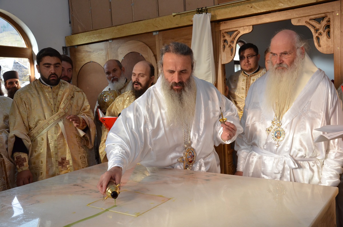 2 mitropoliți, la sfințirea bisericii din Toșorog