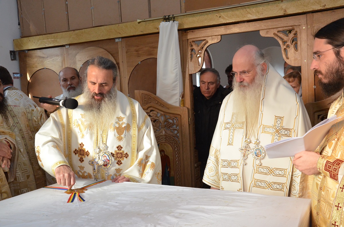 2 mitropoliți, la sfințirea bisericii din Toșorog