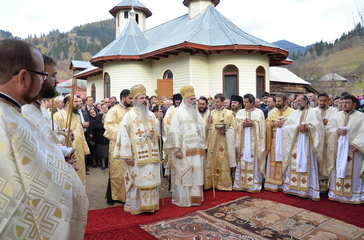2 mitropoliți, la sfințirea bisericii din Toșorog