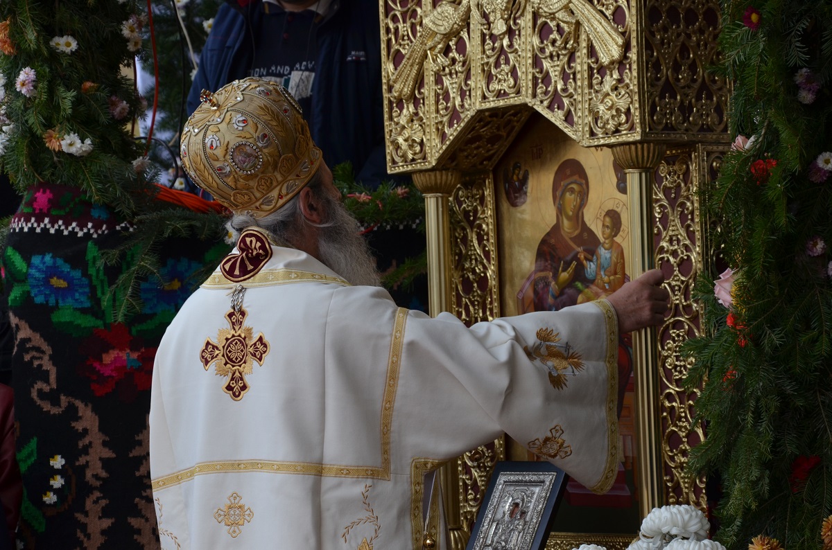 2 mitropoliți, la sfințirea bisericii din Toșorog