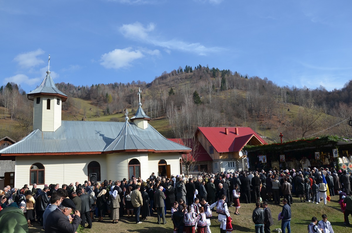 2 mitropoliți, la sfințirea bisericii din Toșorog