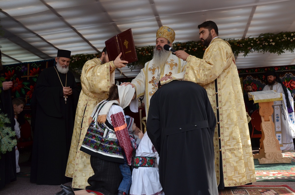 2 mitropoliți, la sfințirea bisericii din Toșorog