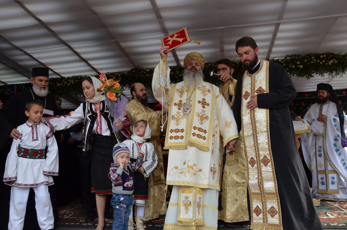 2 mitropoliți, la sfințirea bisericii din Toșorog