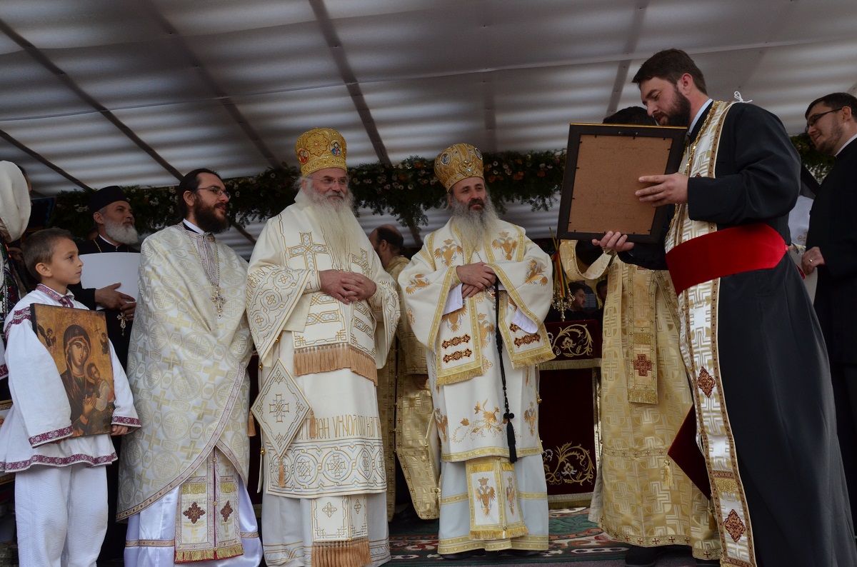 2 mitropoliți, la sfințirea bisericii din Toșorog
