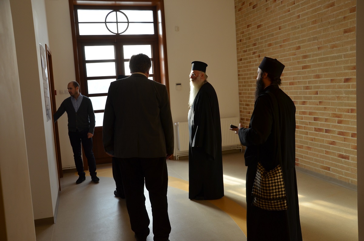 Grădiniţa „Buna Vestire“ şi Şcoala „Varlaam Mitropolitul“ au fost vizitate de doi ierarhi