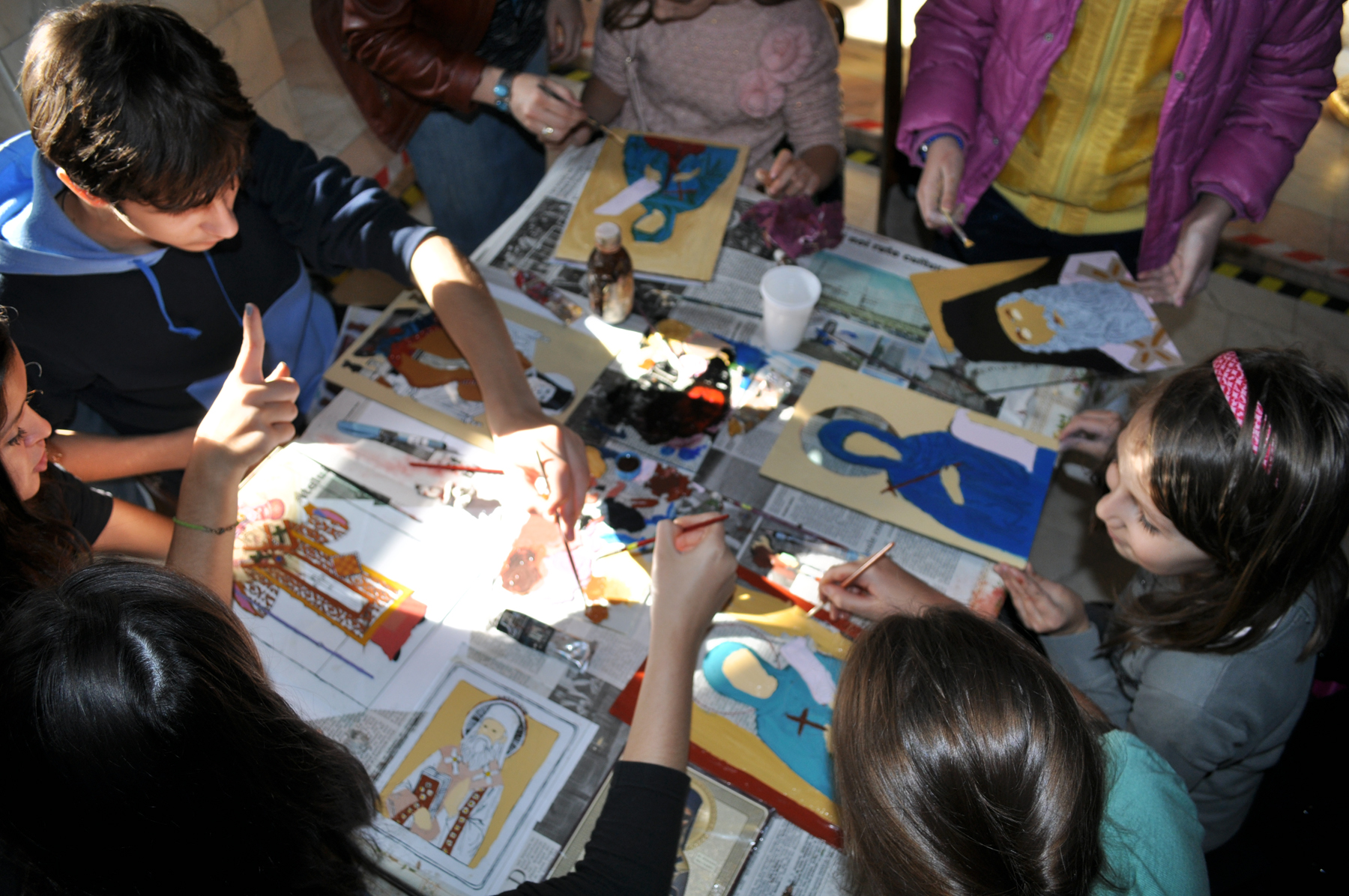 Micii pictori de la Biserica Sfântului Nectarie