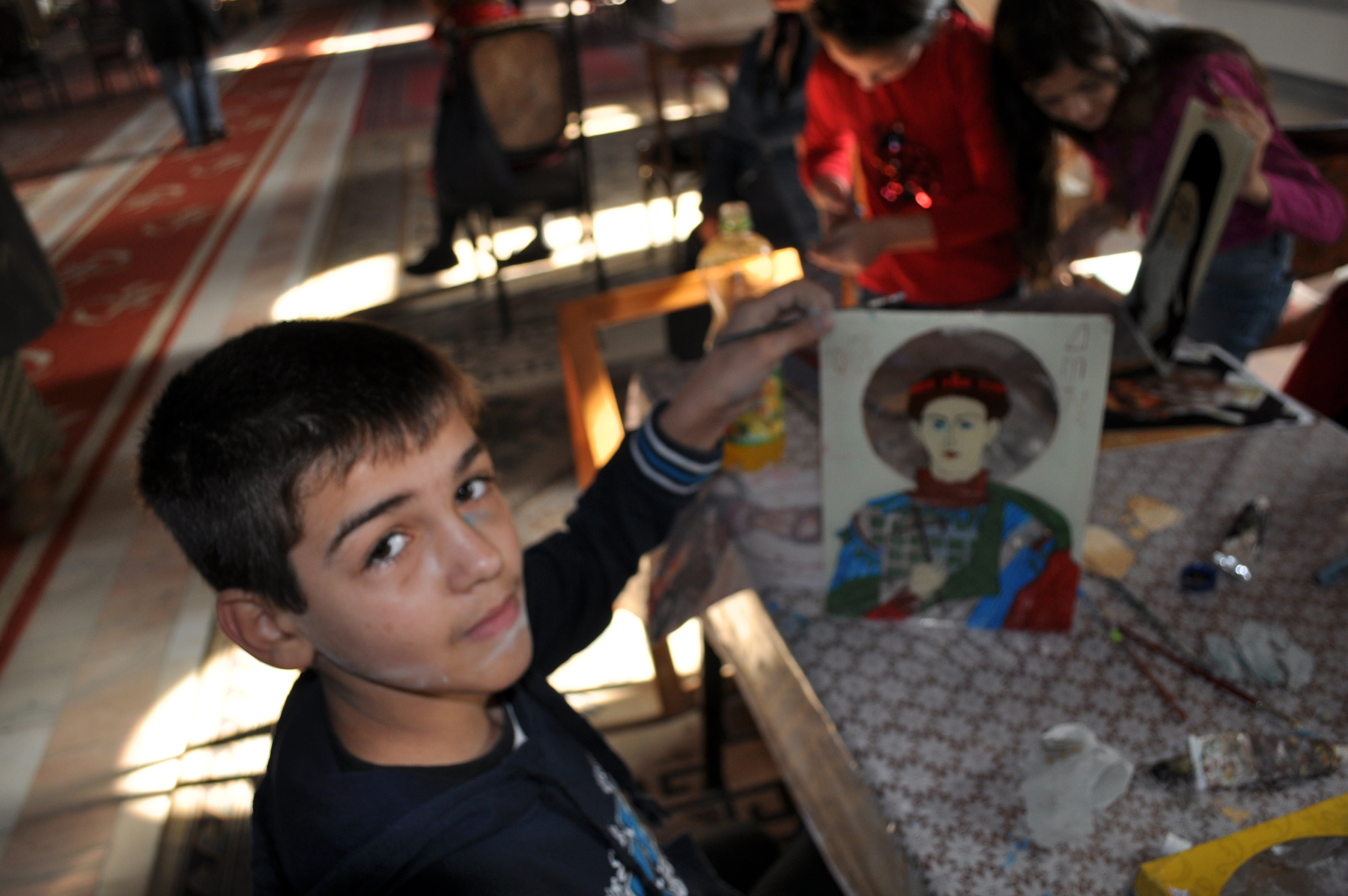 Micii pictori de la Biserica Sfântului Nectarie