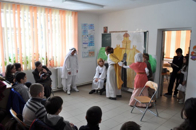 Spectacol artistic la Şcoala &quot;Bogdan Petriceicu Hașdeu&quot;