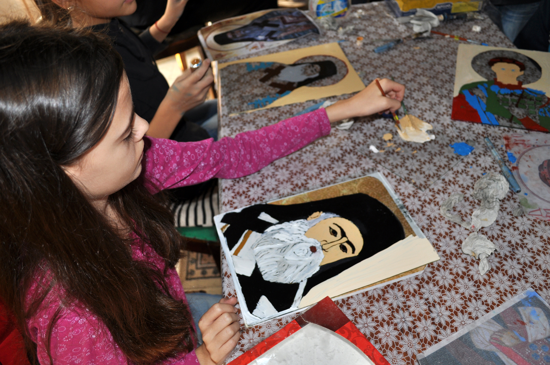 Micii pictori de la Biserica Sfântului Nectarie