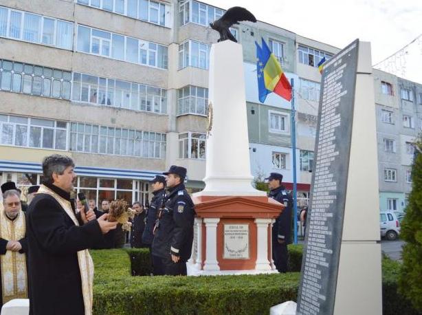 Placă comemorativă, binecuvântată la Moinești