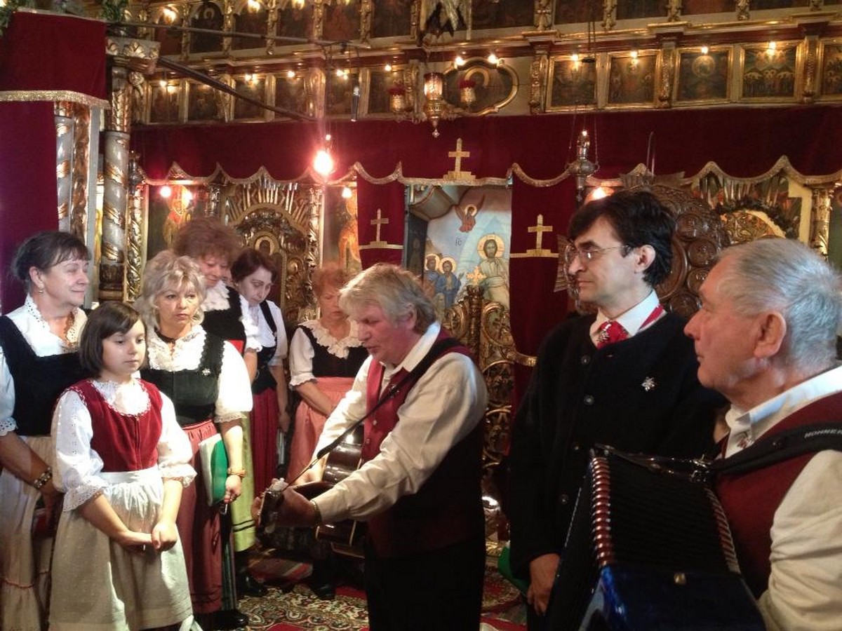 Concert de colinde al Corului ”Edelweiβ”, la Săvineşti