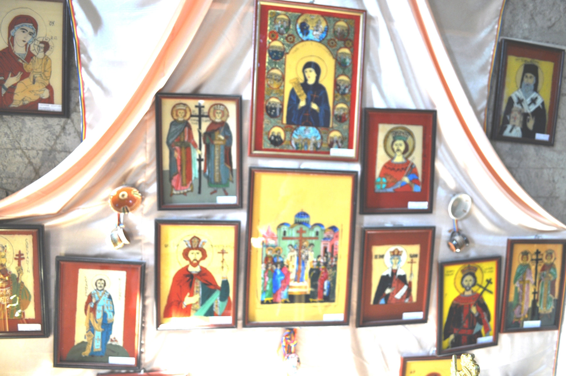 Micii pictori de la Biserica Sfântului Nectarie