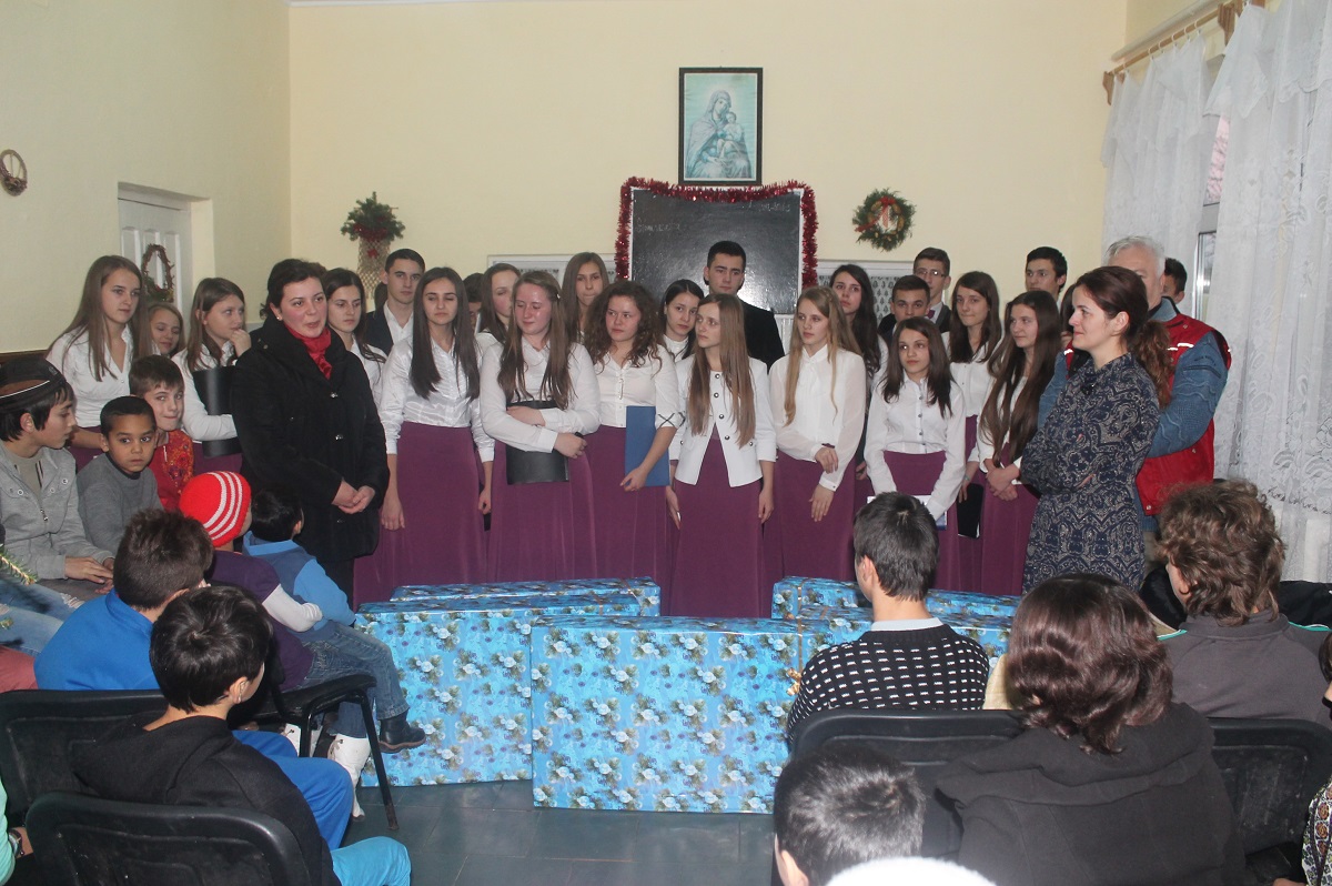 „Un Crăciun pentru fiecare“, la liceul din Vicovu de Sus „Un Crăciun pentru fiecare“, la liceul din Vicovu de Sus