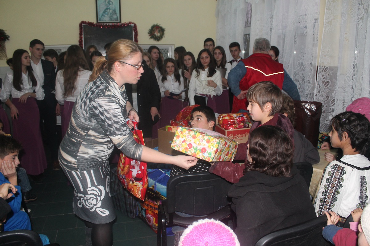 „Un Crăciun pentru fiecare“, la liceul din Vicovu de Sus