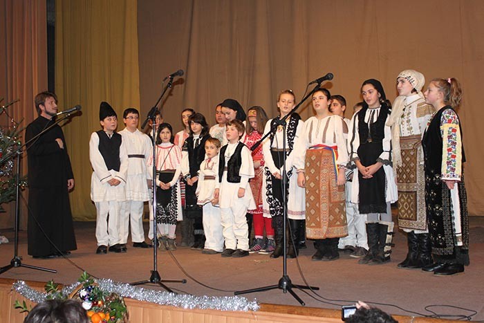 Program de colinde şi datini de Crăciun în Arhiepiscopia Râmnicului Program de colinde şi datini de Crăciun în Arhiepiscopia Râmnicului