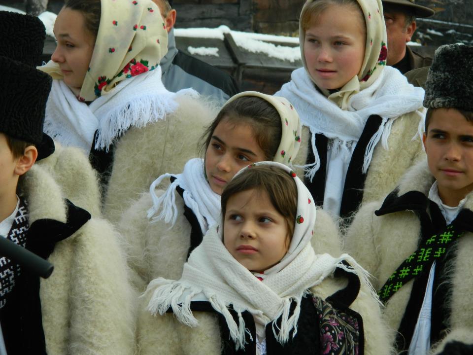 (Audio) Ioan Bocșa și Ansamblul Icoane - Mărioara-i fată dalbă