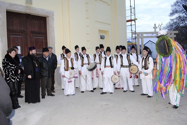 Colindători din părțile Făgetului la Episcopia și Centrul Cultural Român din Giula