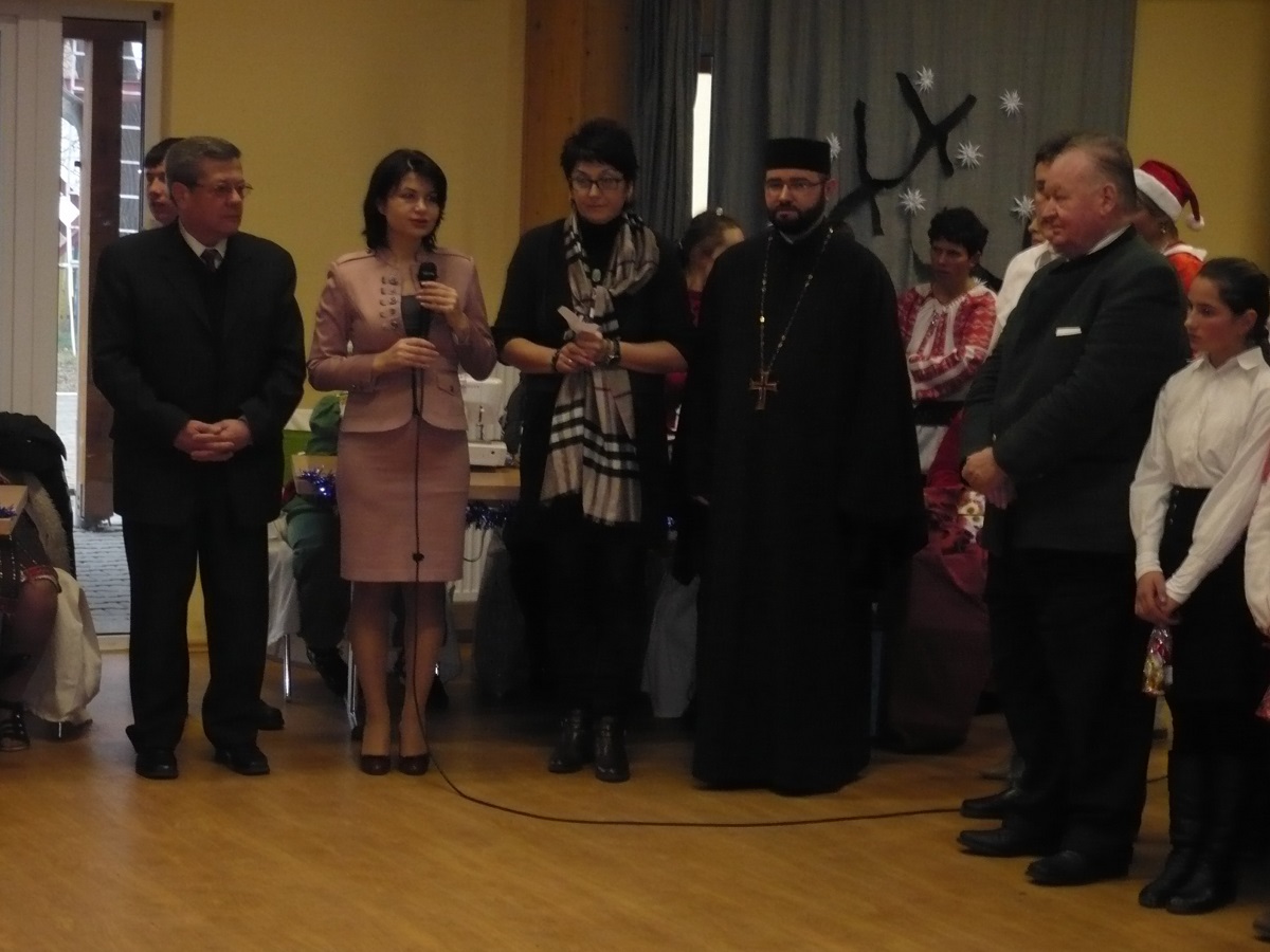 Concert de colinde la Centrul de recuperare şi reabilitare a persoanelor cu handicap din Păstrăveni