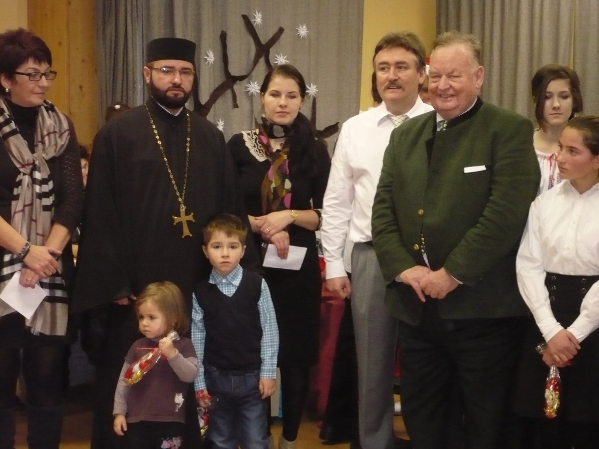 Concert de colinde la Centrul de recuperare şi reabilitare a persoanelor cu handicap din Păstrăveni