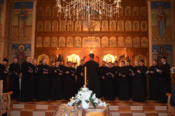 Corala preoţilor din Arhiepiscopia Aradului au concertat la Comlăuş